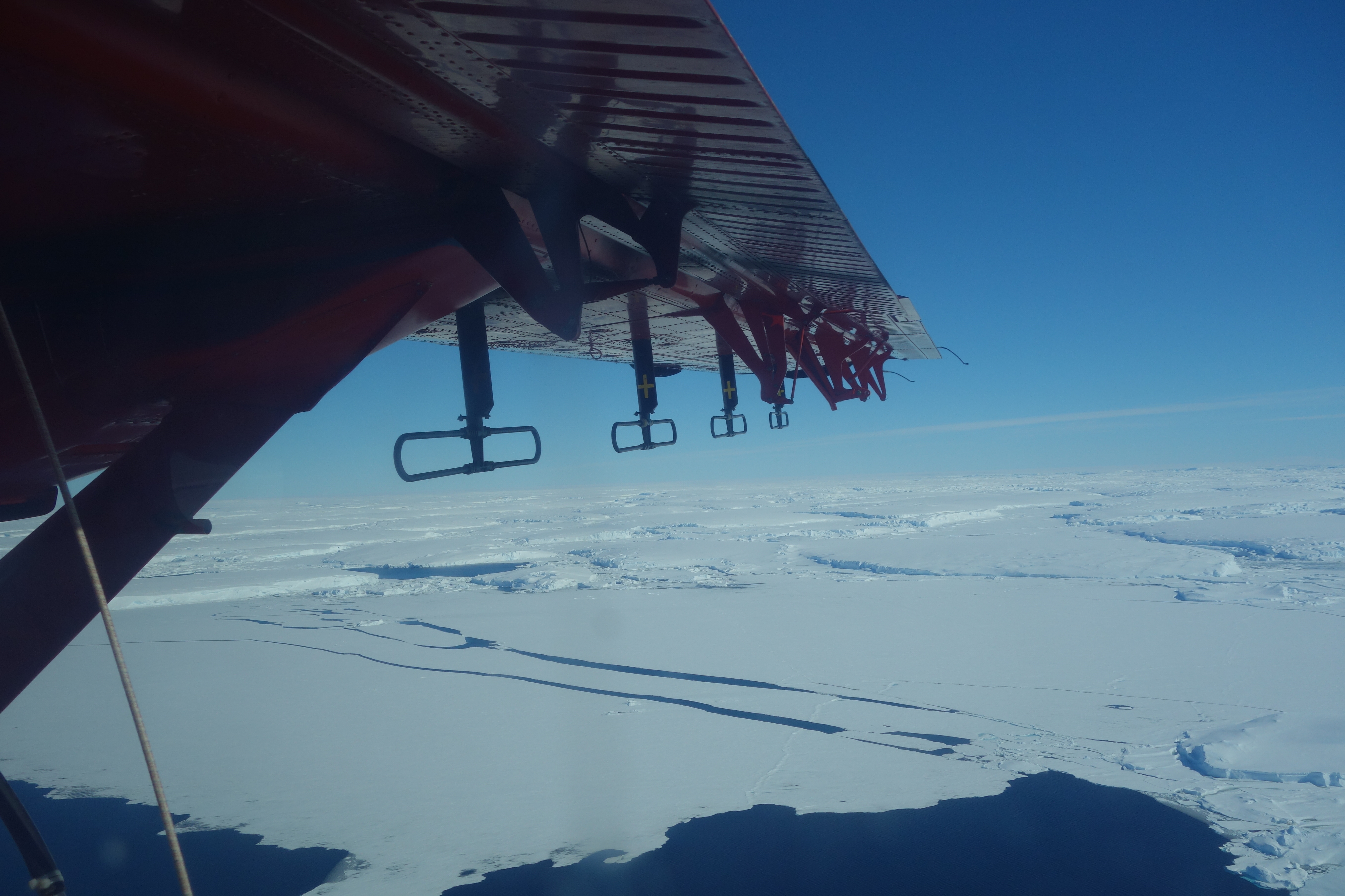 Flying over Thwaites Glacier Jan 2020. Credit Carl Robinson