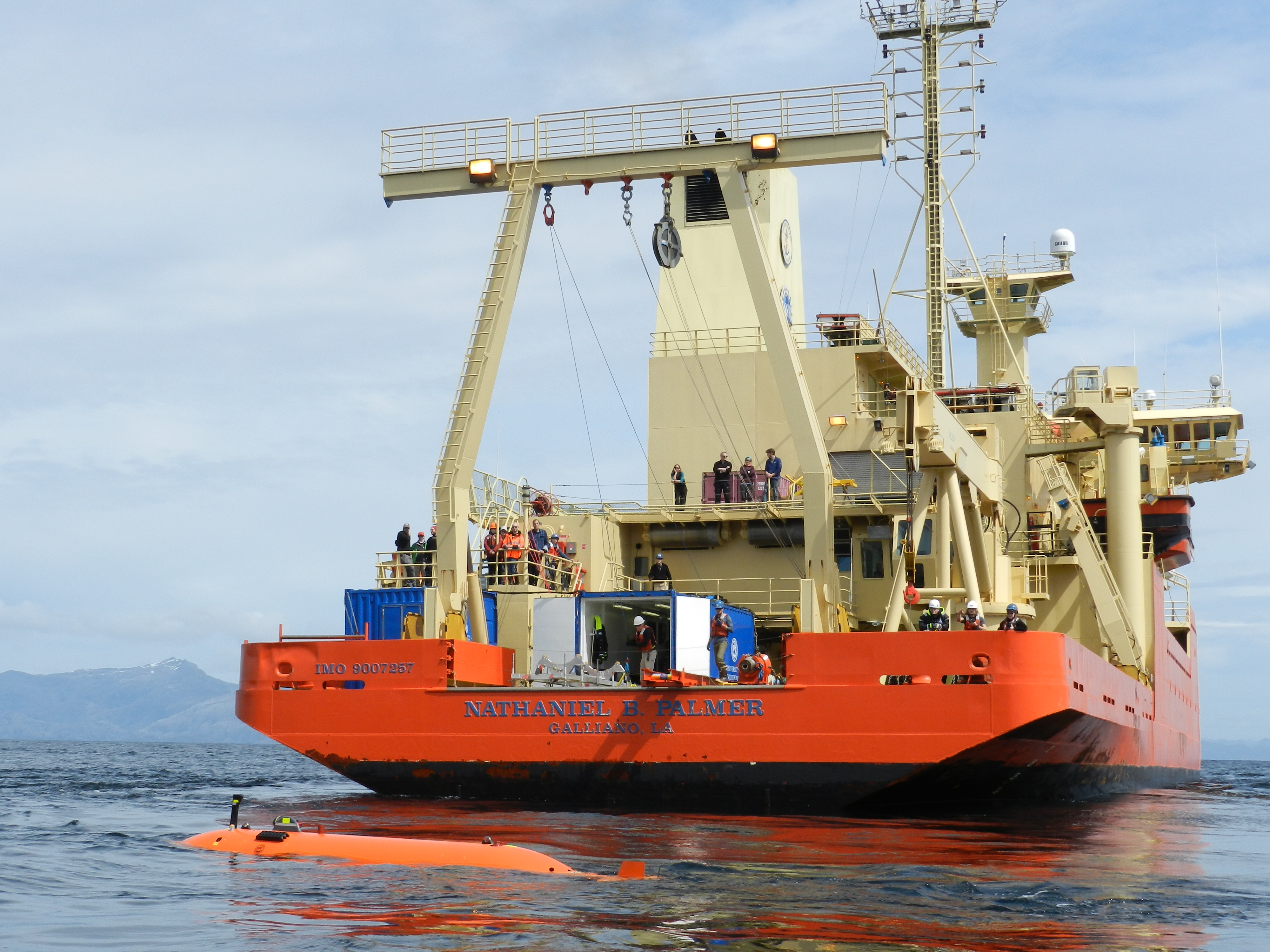 After a succesful release from the Palmer, Ran sits for  10 minutes at the surface to fill completely with water before heading  off on its four hour test mission in the Straits of Magellan (credit:  Josephene Patterson)