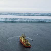 image of Thwaites Glacier and Houston coast