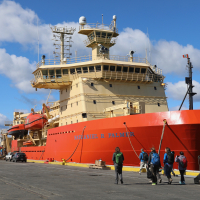 Researchers board the Nathaniel B. Palmer for their voyage to the Amundsen Sea